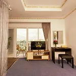 Golden Crown Hotel Saigon