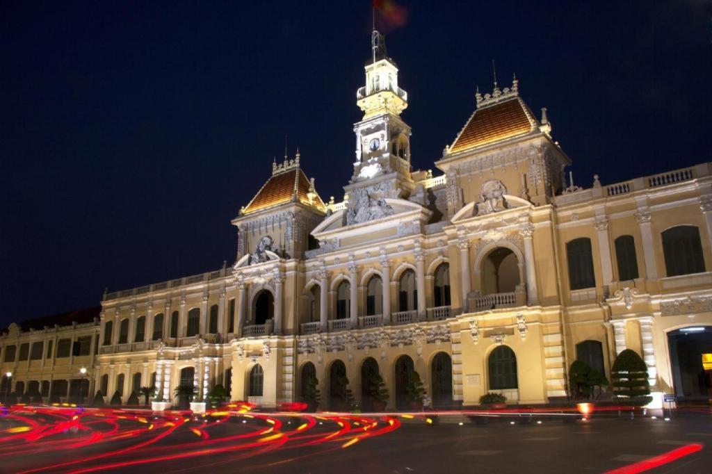 Golden Crown Saigon 3*