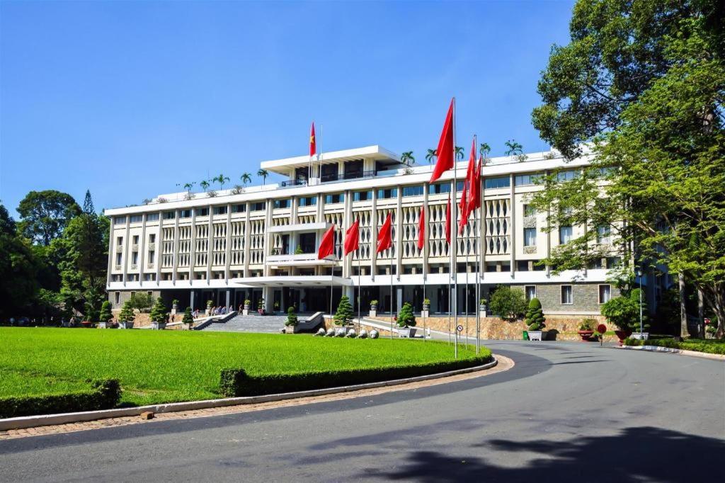 Khách sạn Golden Crown Saigon 3*