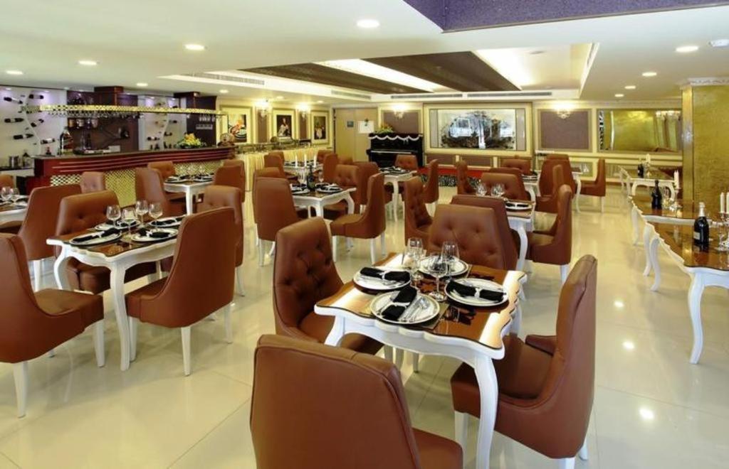 Golden Crown Saigon Khách sạn