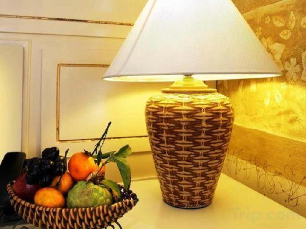 Khách sạn Golden Crown Saigon 3*