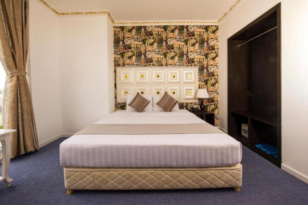 Golden Crown Saigon Khách sạn