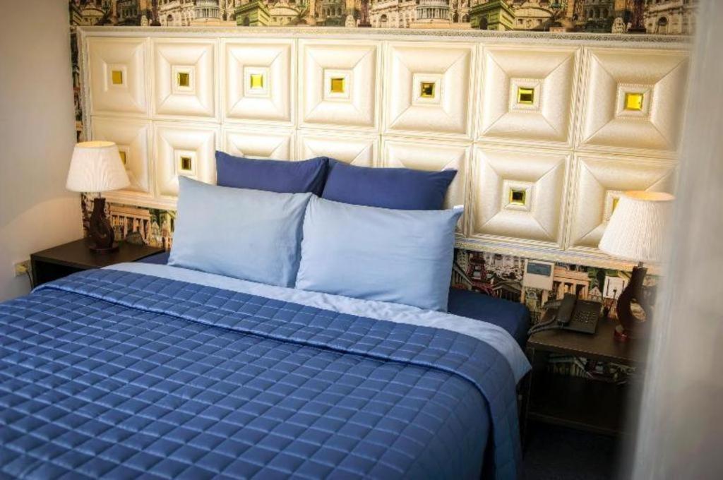 Khách sạn Golden Crown Saigon 3*