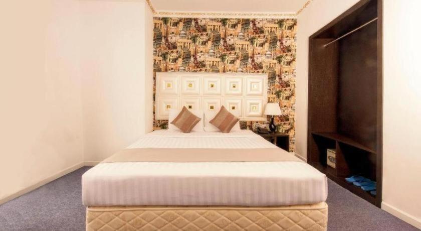 Golden Crown Saigon Khách sạn