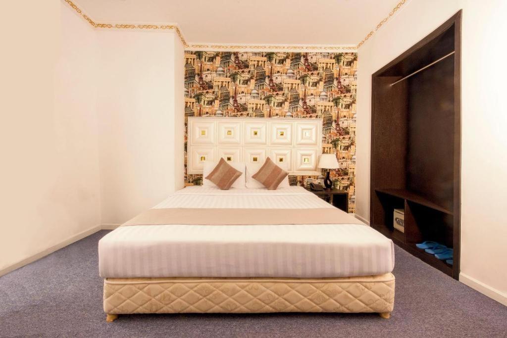 Golden Crown Saigon 3* TP. Hồ Chí Minh